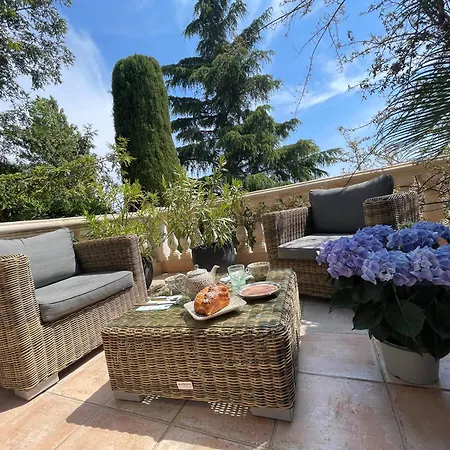 Carolienne 瓦洛里